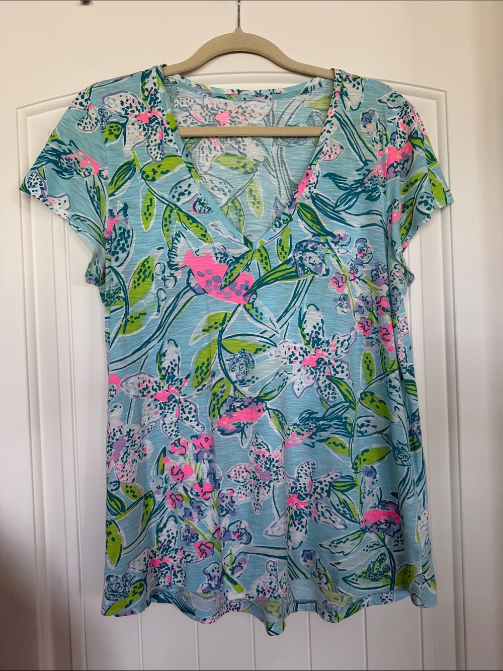 Lilly Pulitzer V Neck Tee Shirt size L